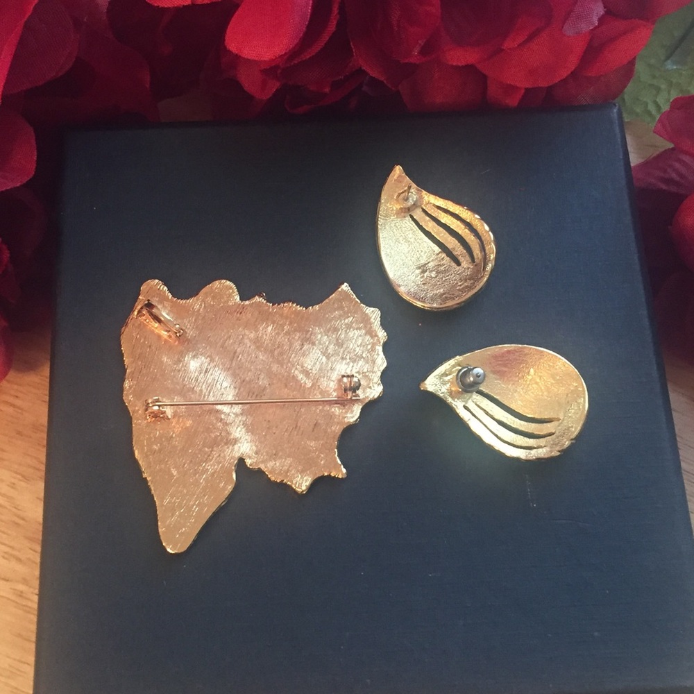 Vintage 80's Black and Gold Earrings and Pin - Picture 2 of 2